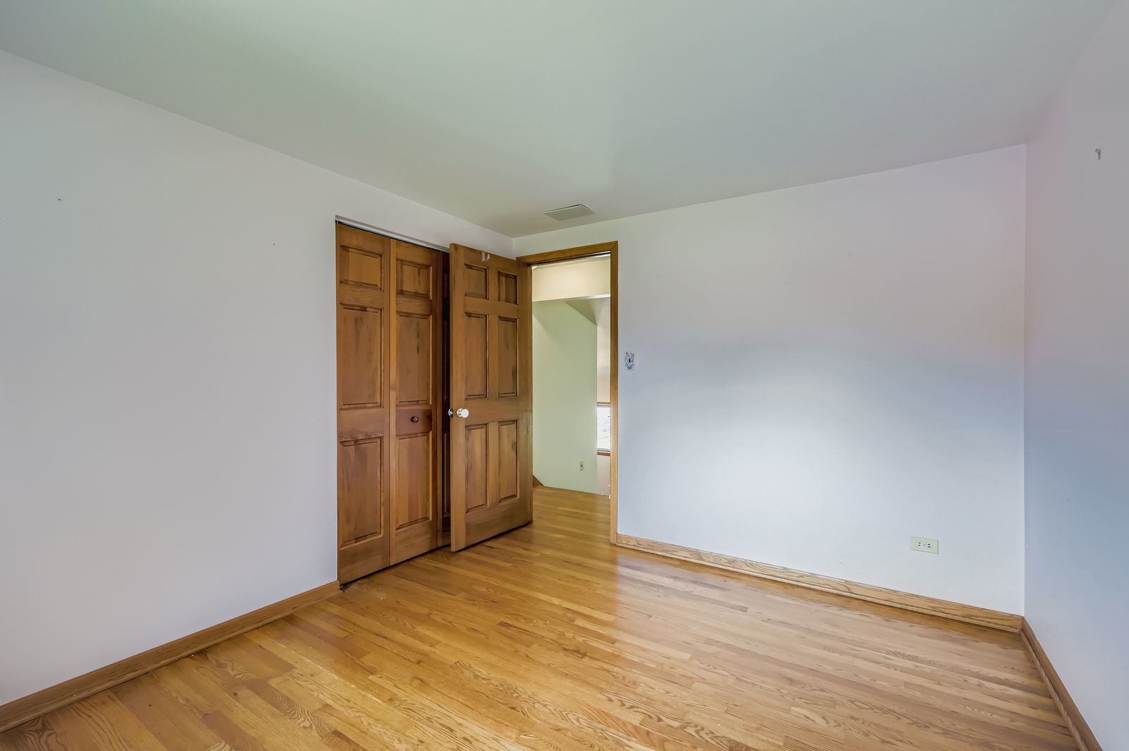 2N046 Clarendon Avenue, Lombard, IL 60148