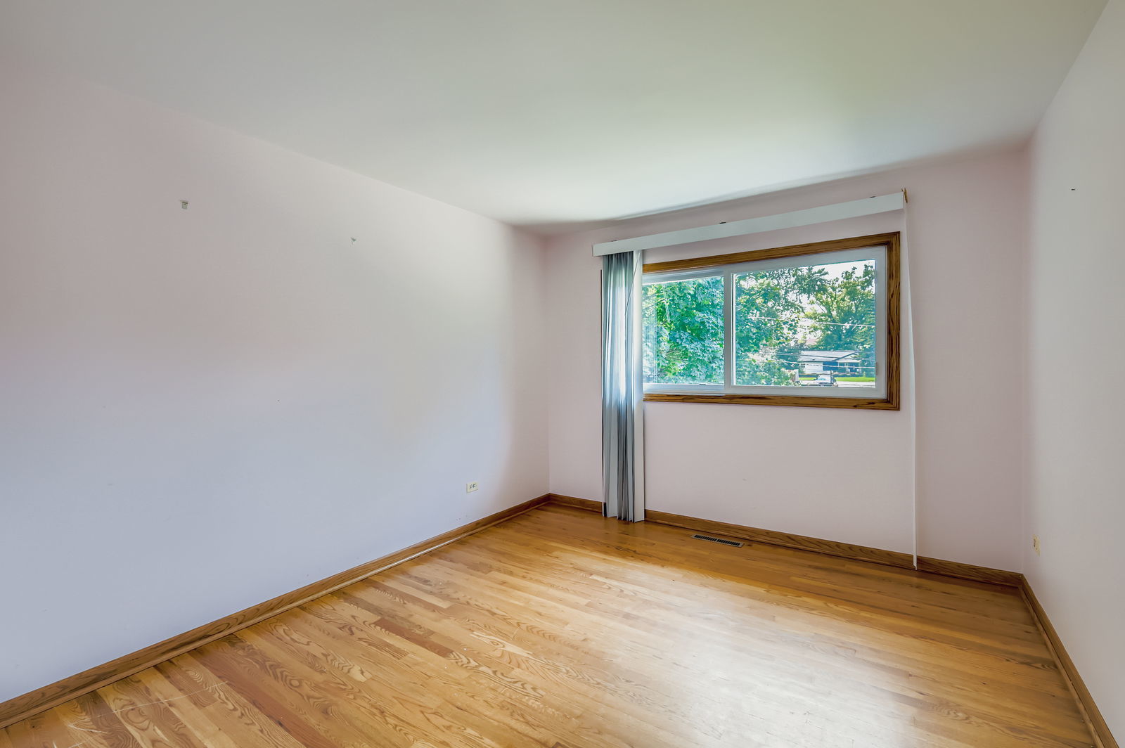 2N046 Clarendon Avenue, Lombard, IL 60148