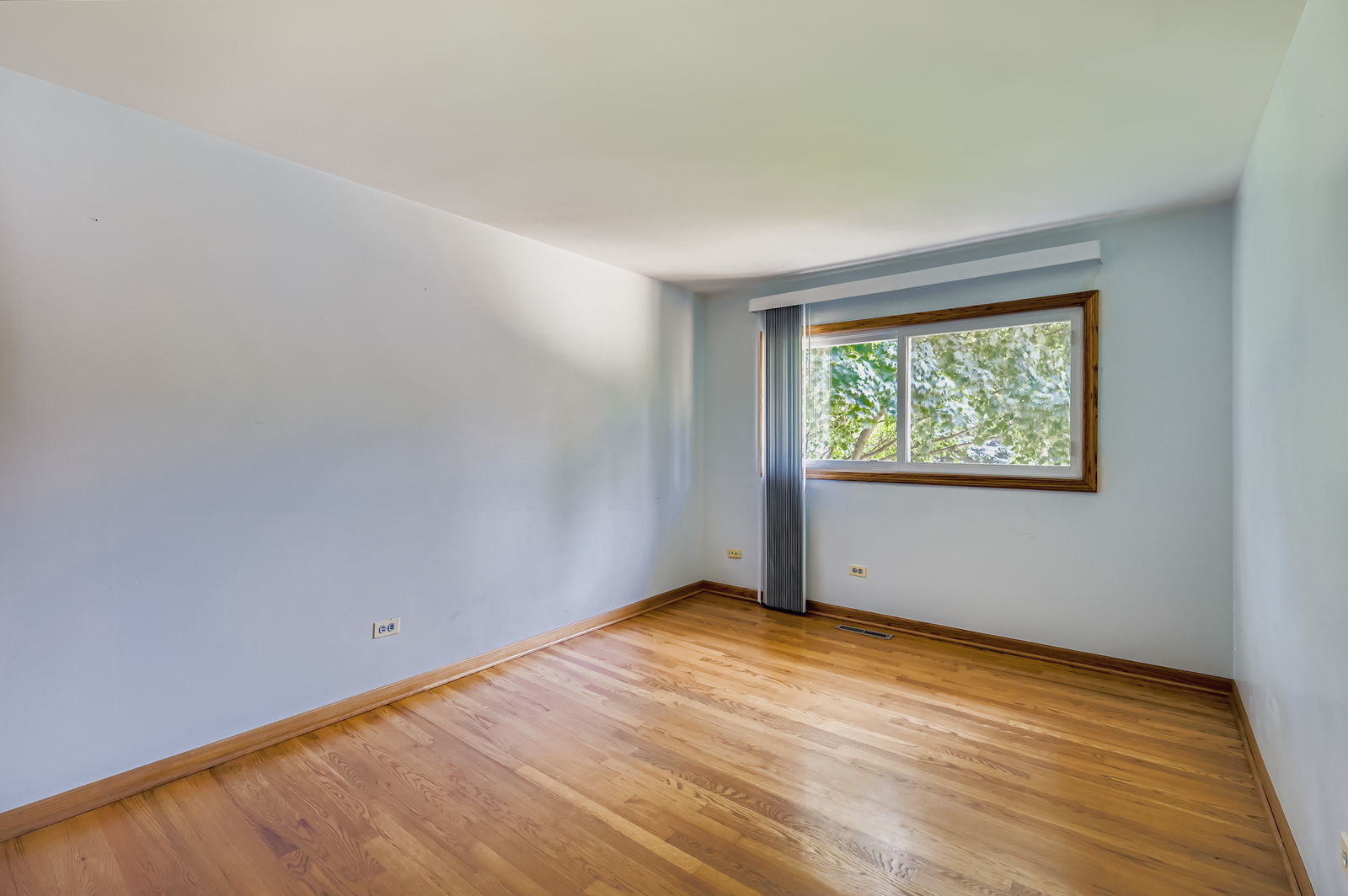 2N046 Clarendon Avenue, Lombard, IL 60148
