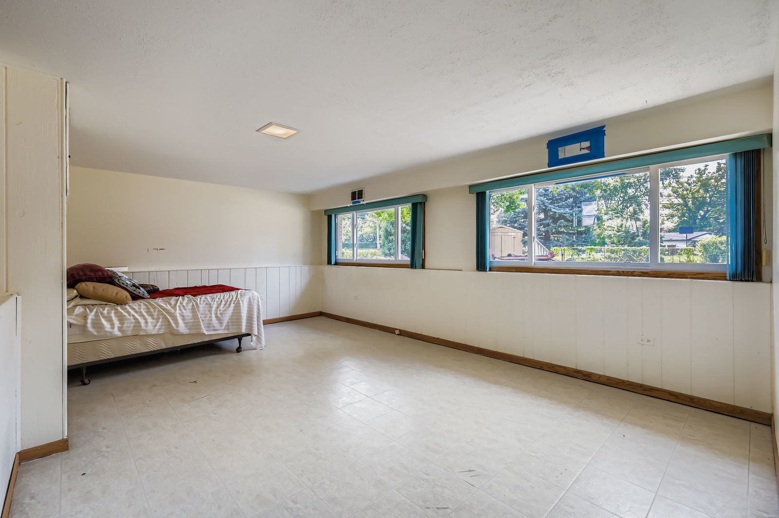 2N046 Clarendon Avenue, Lombard, IL 60148