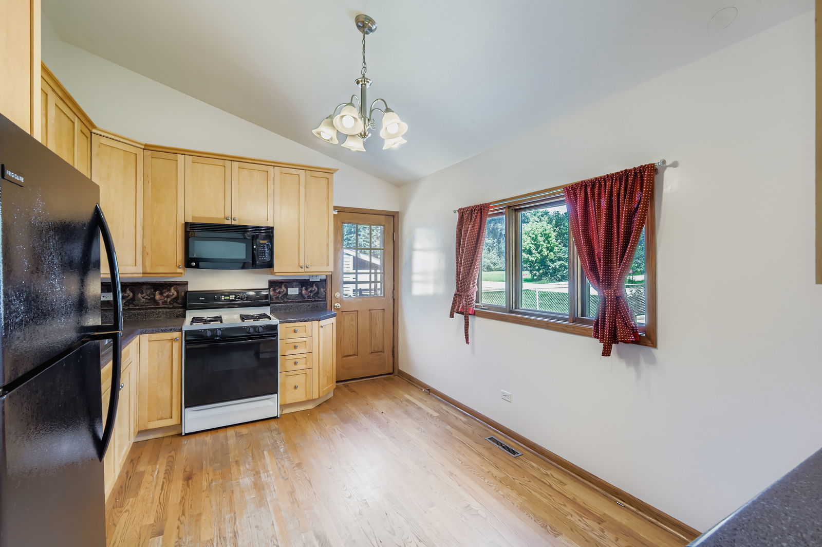 2N046 Clarendon Avenue, Lombard, IL 60148