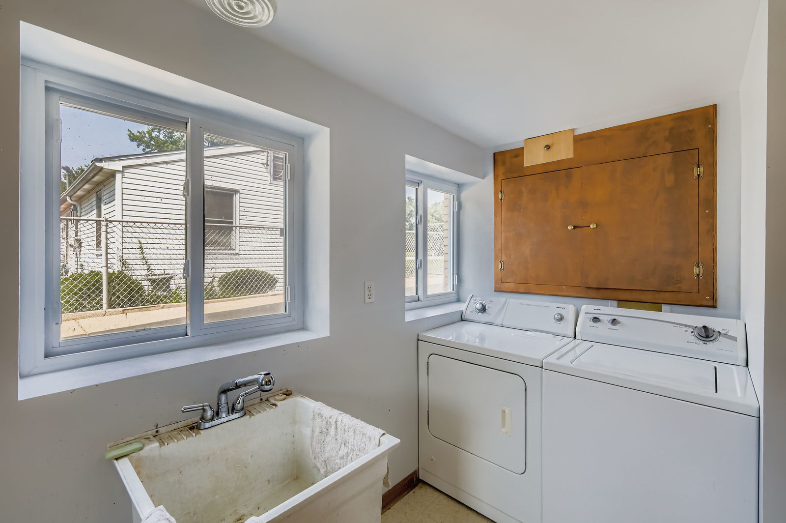 2N046 Clarendon Avenue, Lombard, IL 60148