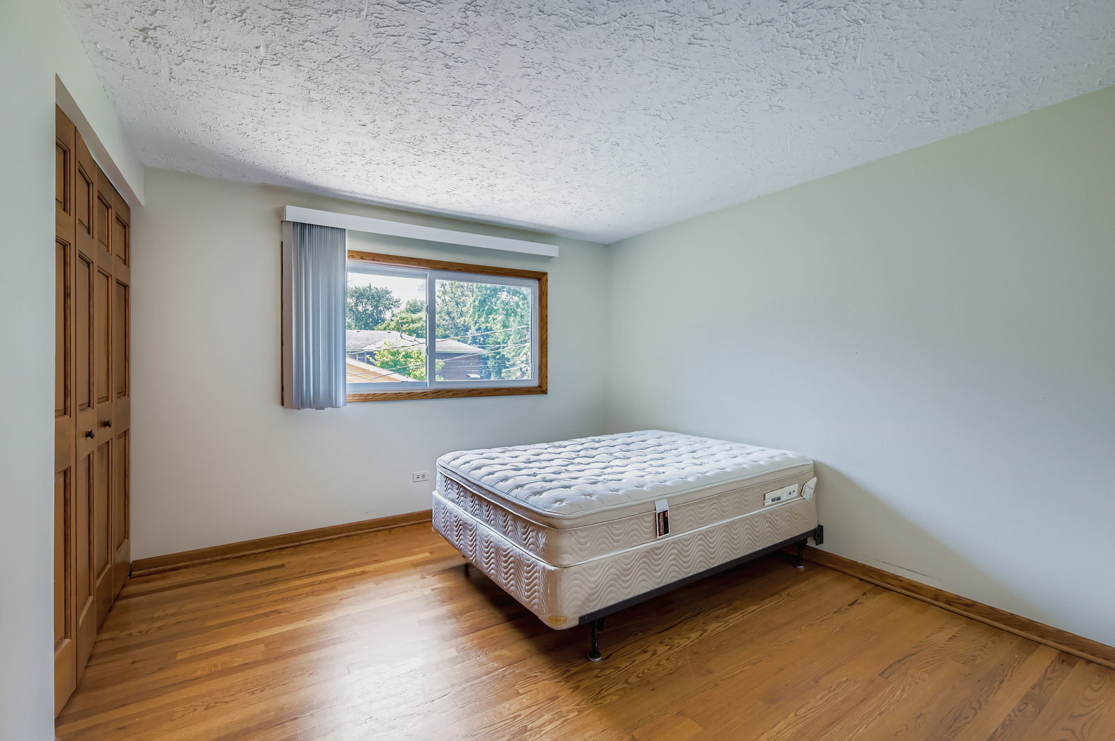 2N046 Clarendon Avenue, Lombard, IL 60148
