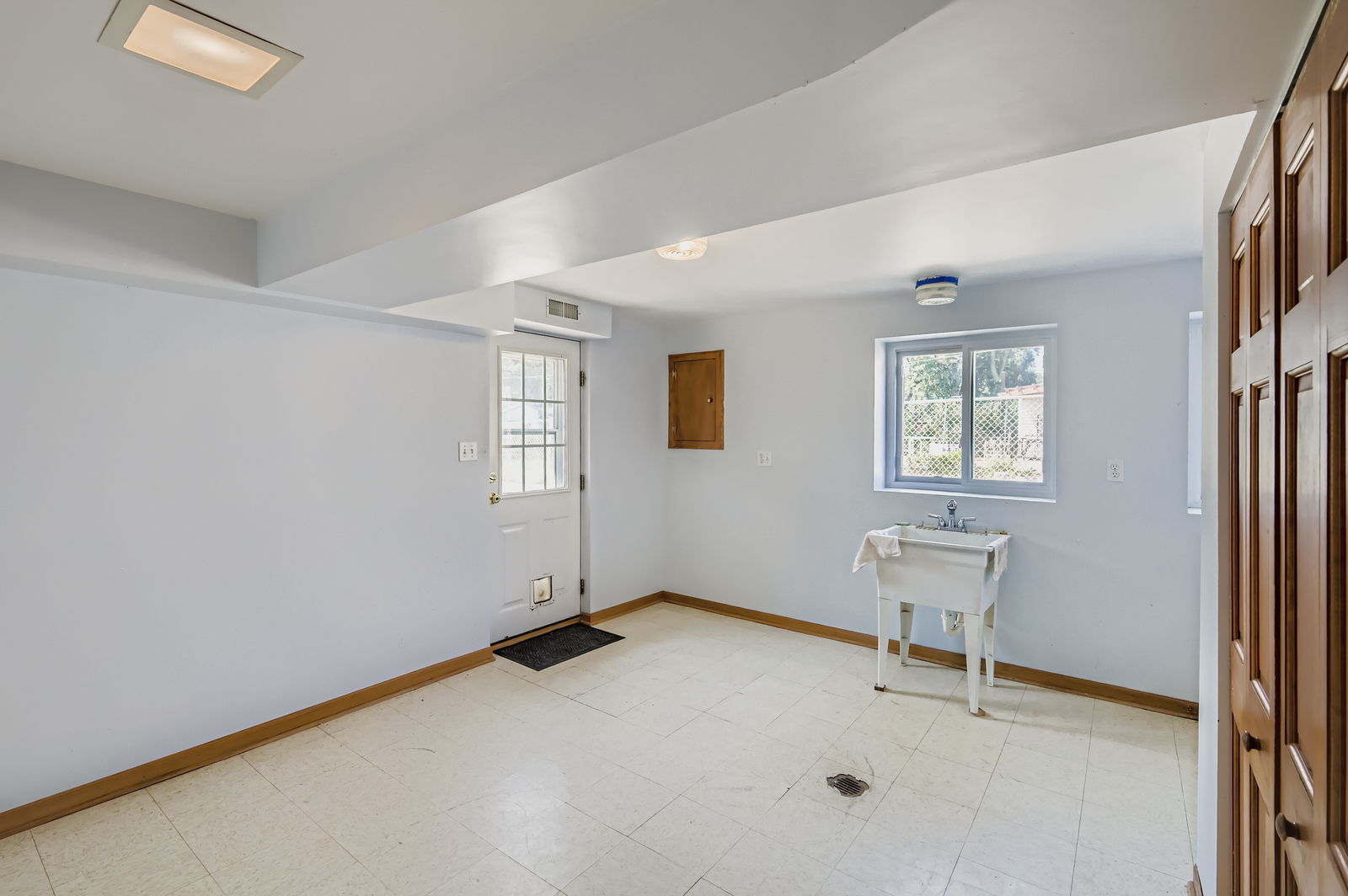 2N046 Clarendon Avenue, Lombard, IL 60148