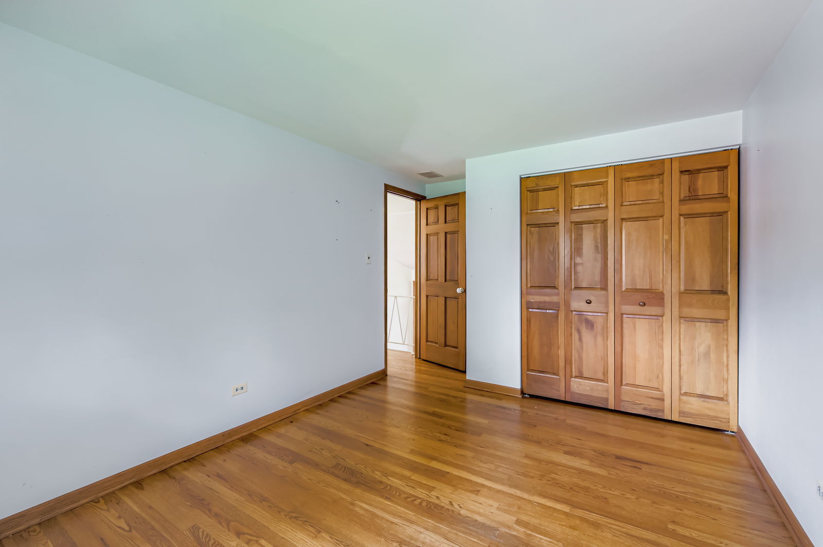 2N046 Clarendon Avenue, Lombard, IL 60148