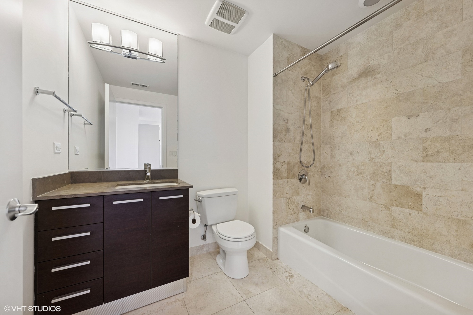1550 W Cornelia Avenue #404, Chicago, IL 60657