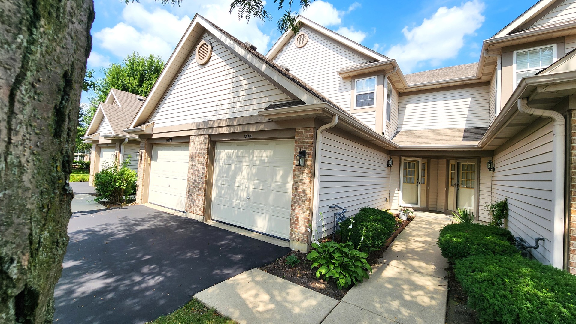 1864 Grove Avenue, Schaumburg, IL 60193
