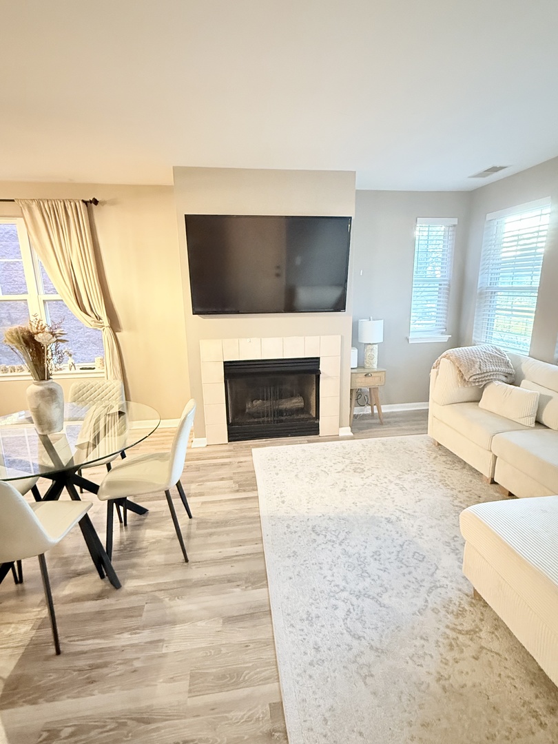 649 W Division Street #B, Chicago, IL 60610