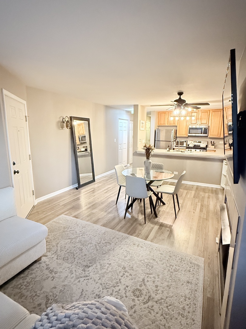 649 W Division Street #B, Chicago, IL 60610