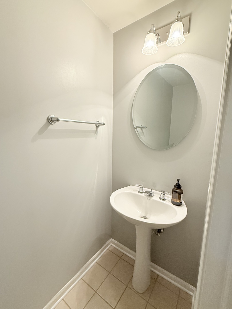 649 W Division Street #B, Chicago, IL 60610