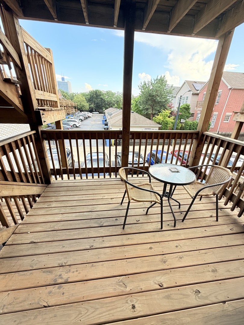 649 W Division Street #B, Chicago, IL 60610