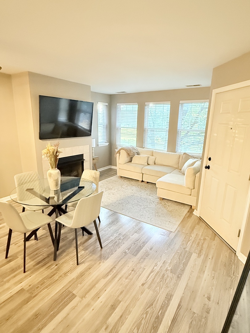 649 W Division Street #B, Chicago, IL 60610