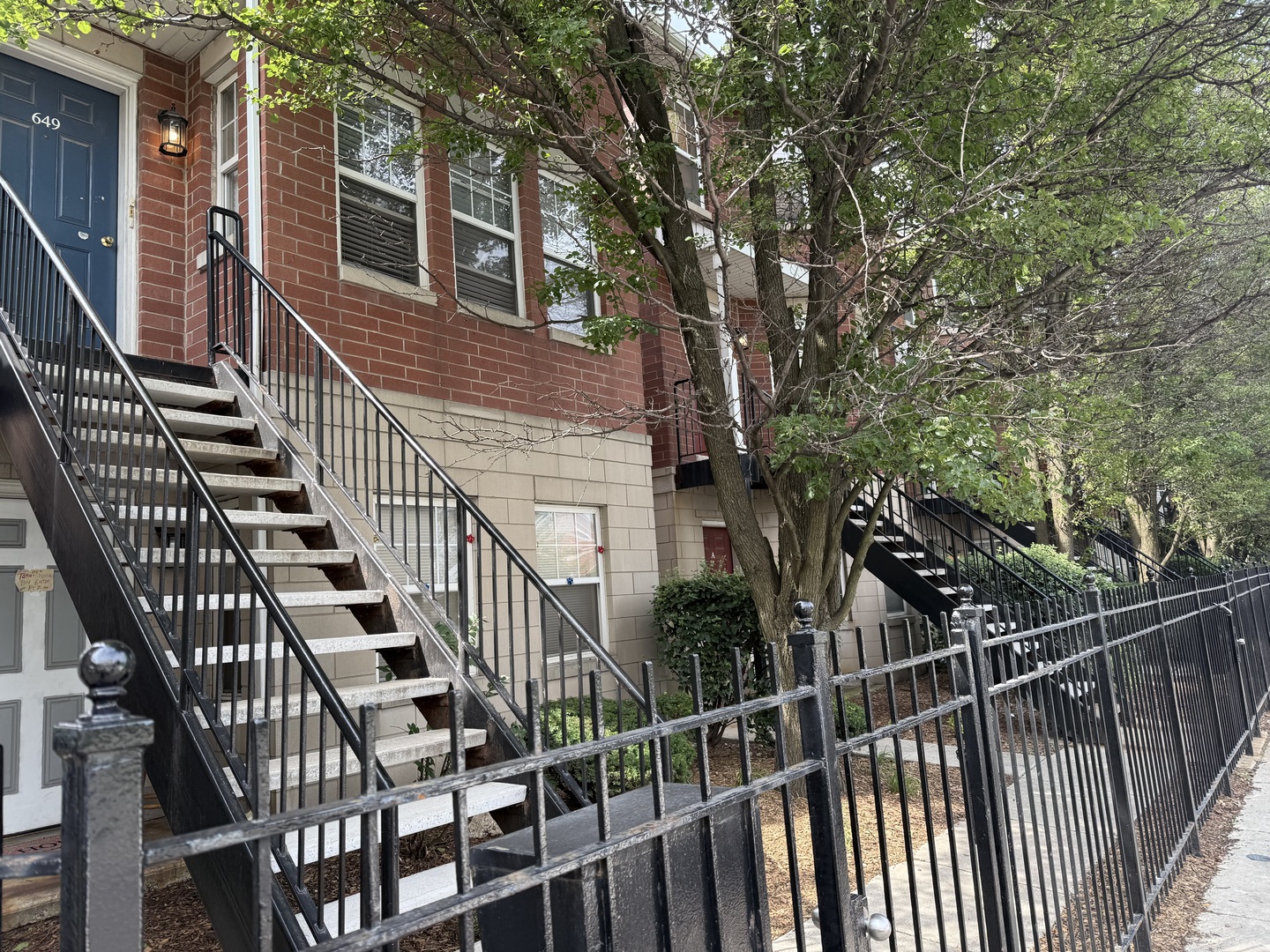 649 W Division Street #B, Chicago, IL 60610