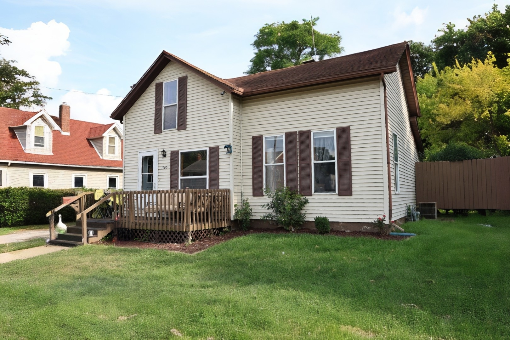 1105 E Washington Street, Bloomington, IL 61701