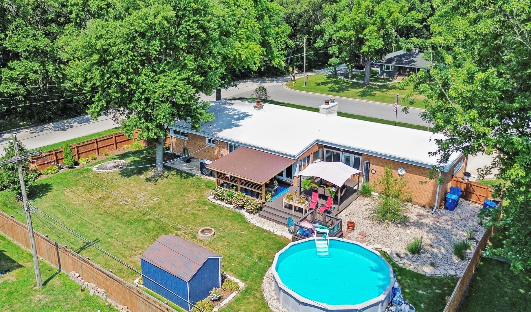 404 Oakwood Drive, Crete, IL 60417
