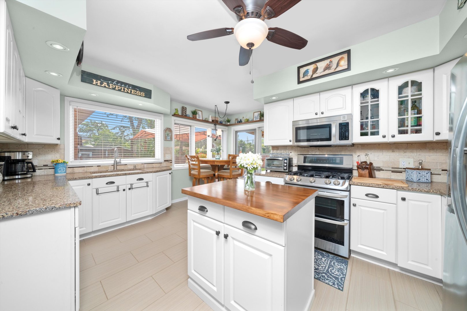 404 Oakwood Drive, Crete, IL 60417