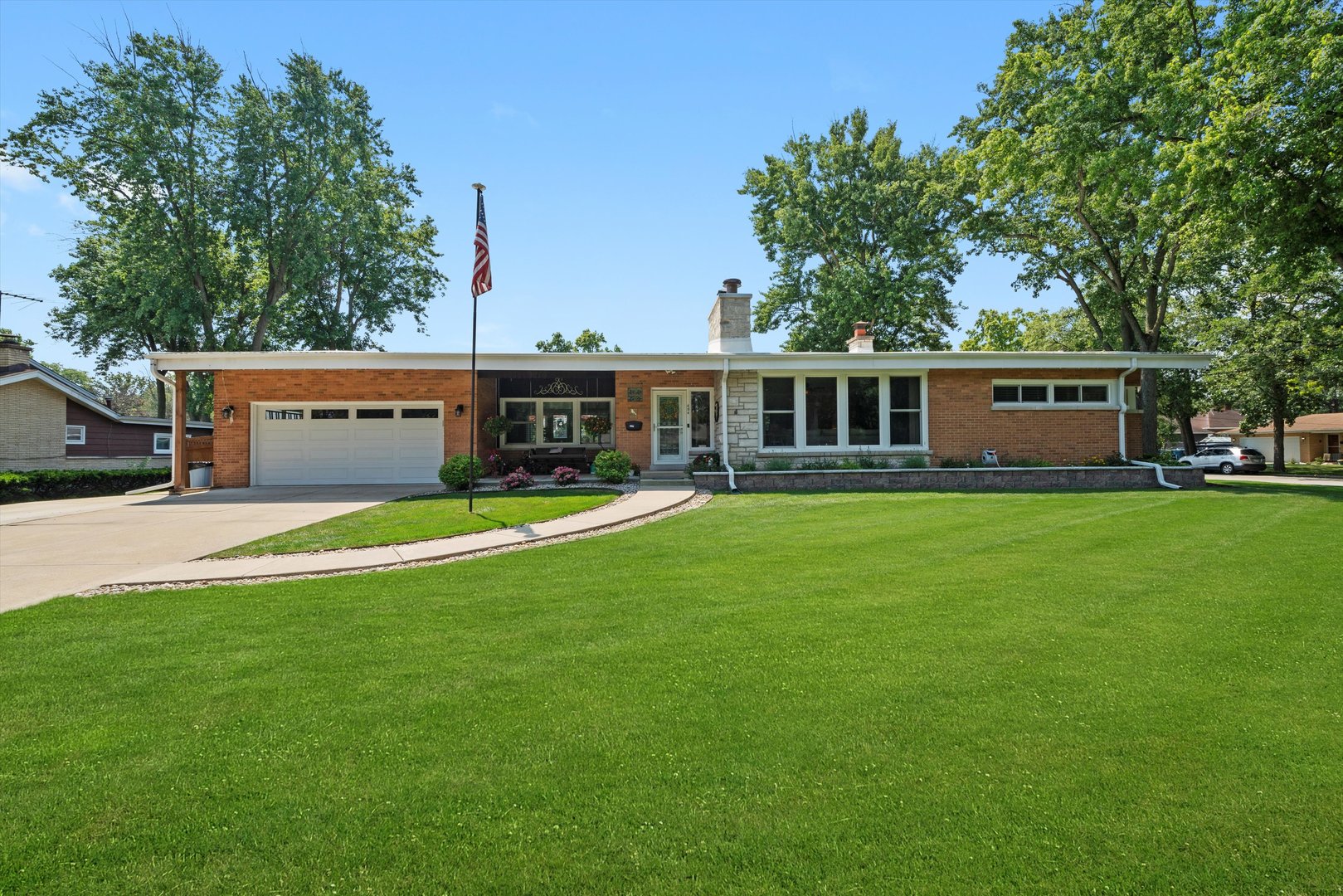 404 Oakwood Drive, Crete, IL 60417