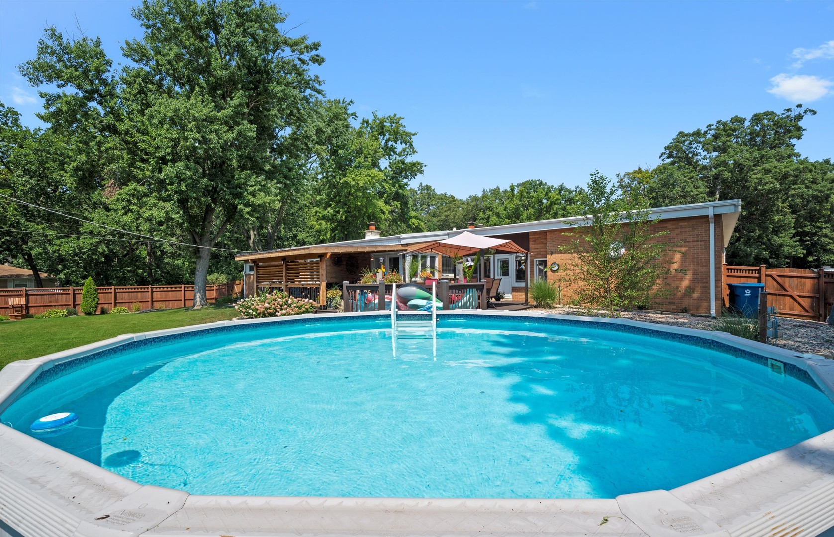 404 Oakwood Drive, Crete, IL 60417