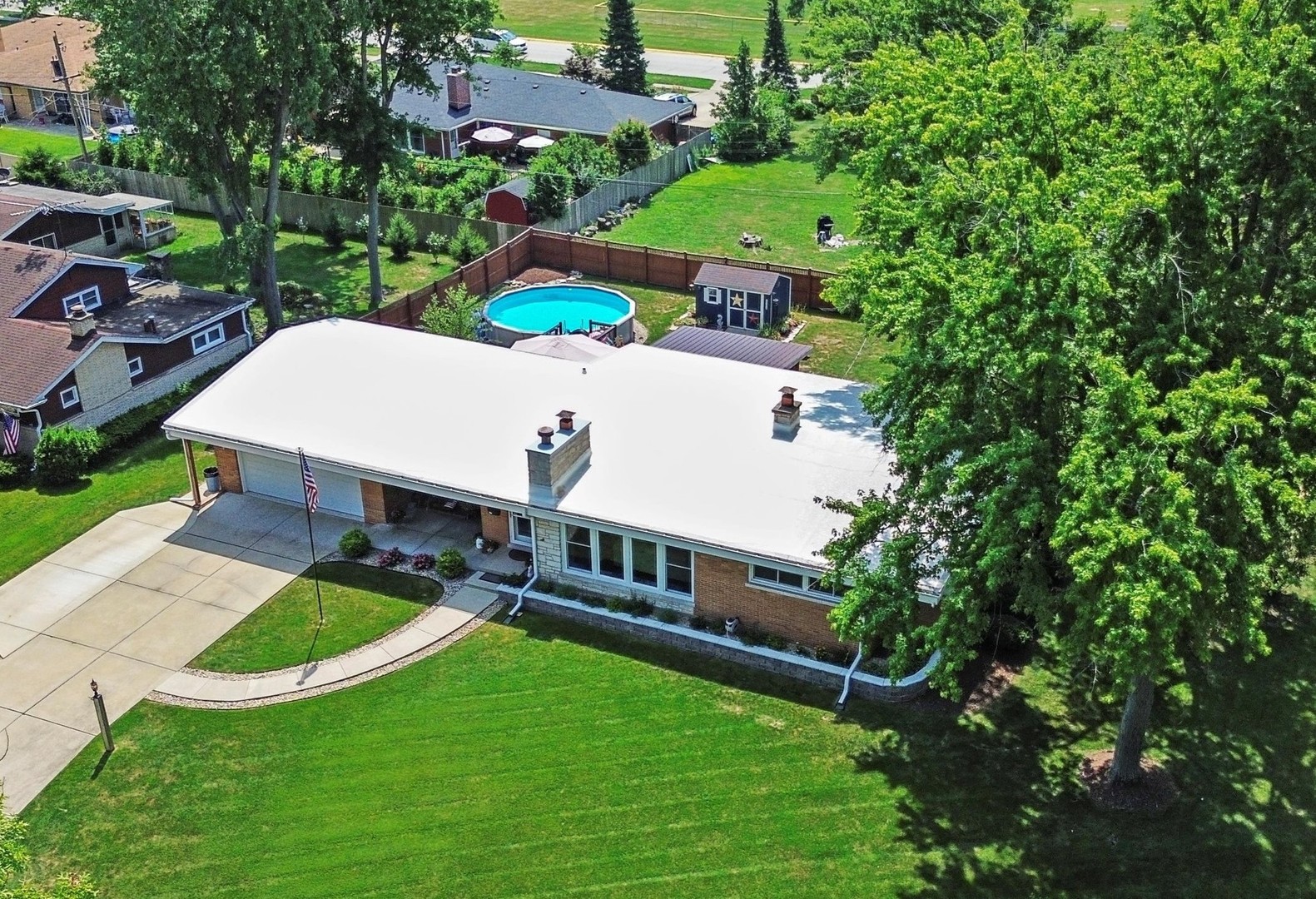 404 Oakwood Drive, Crete, IL 60417