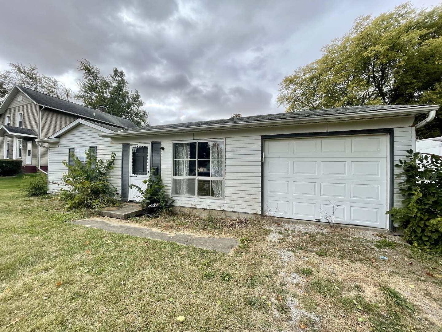 214 S 4th Avenue, Chenoa, IL 61726