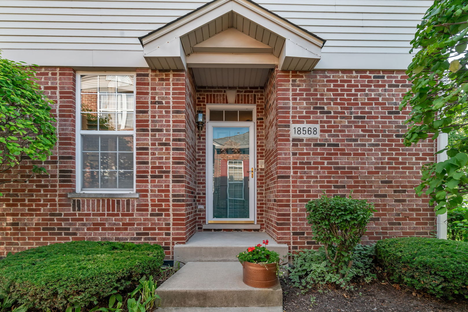18568 W Point Drive, Tinley Park, IL 60477