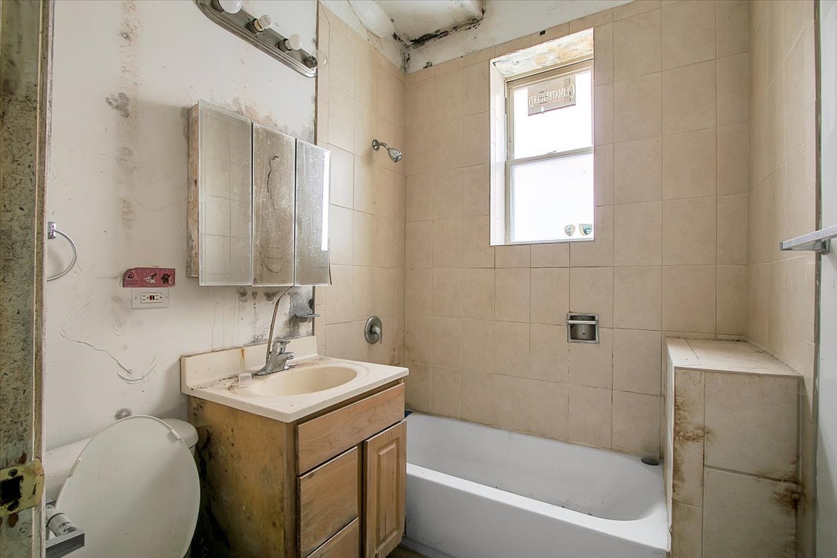 7125 S Drexel Avenue, Chicago, IL 60619