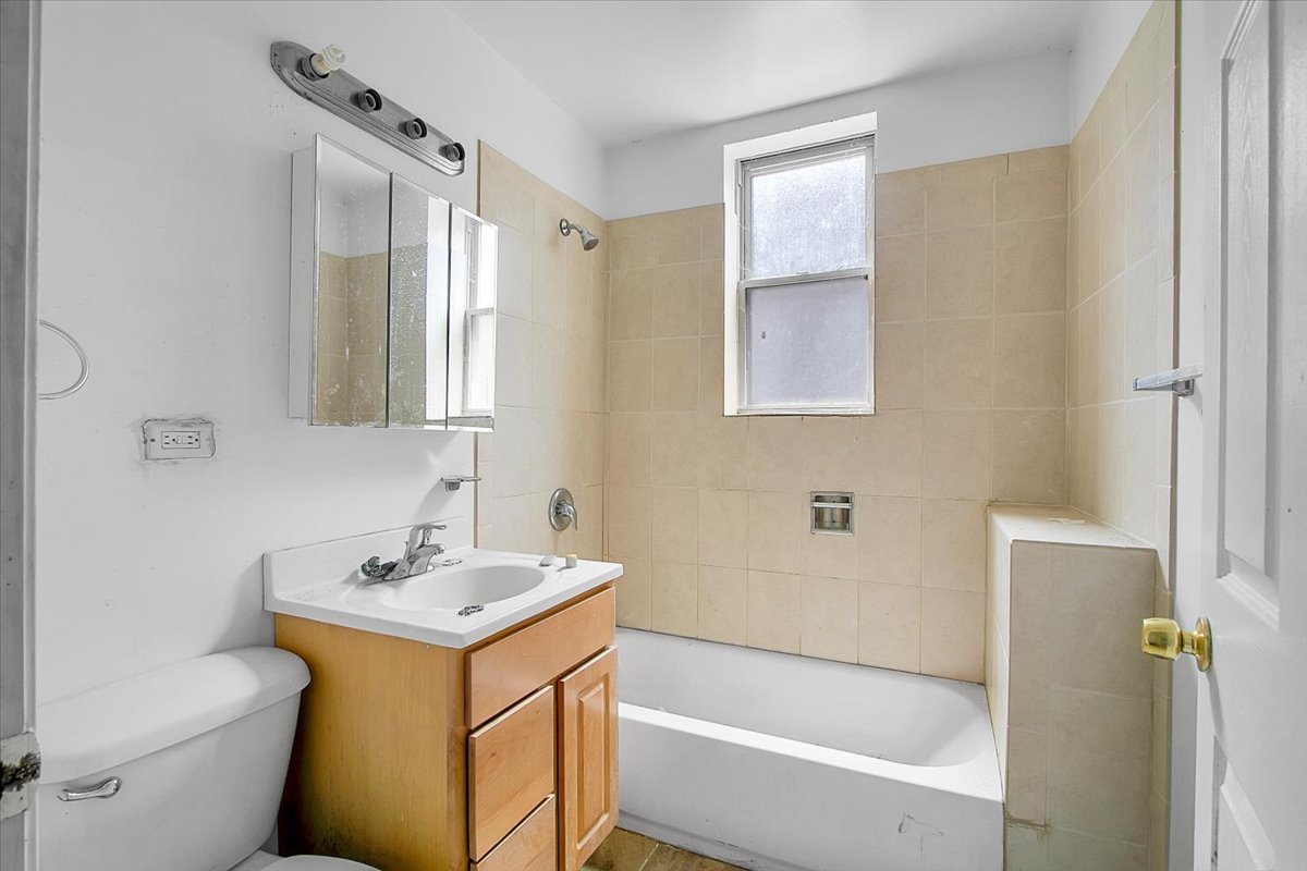 7125 S Drexel Avenue, Chicago, IL 60619