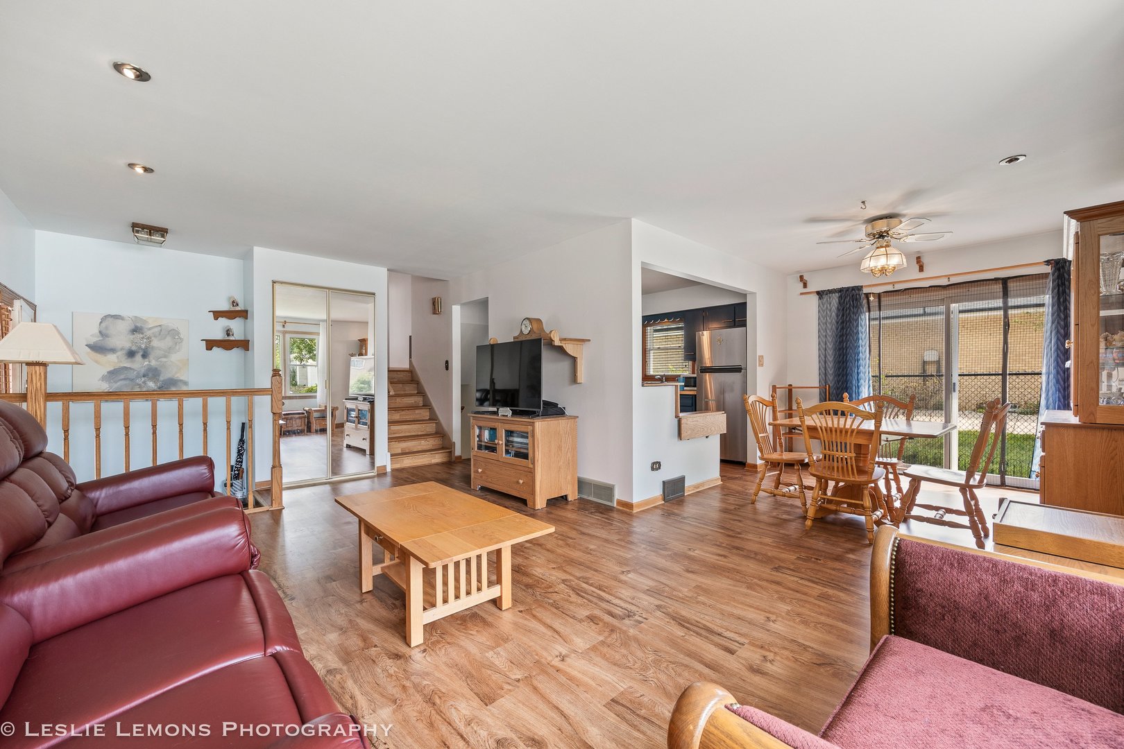 8830 W 92nd Place, Hickory Hills, IL 60457