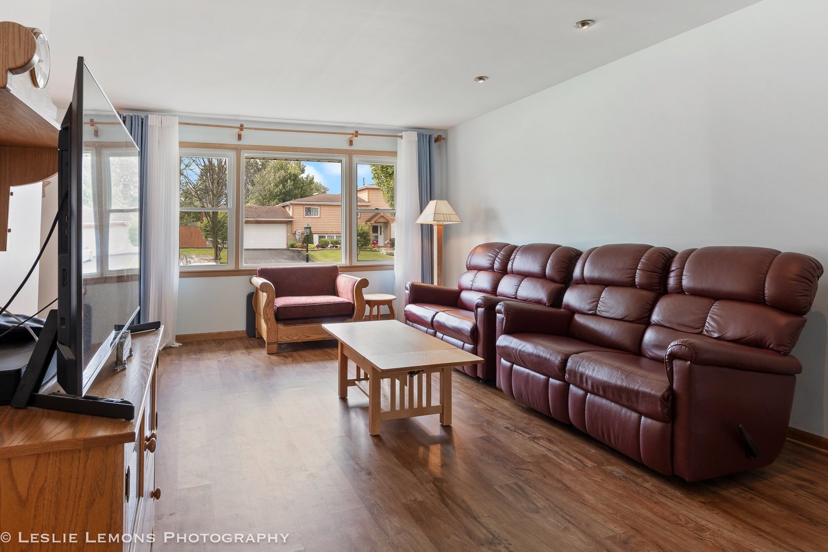 8830 W 92nd Place, Hickory Hills, IL 60457