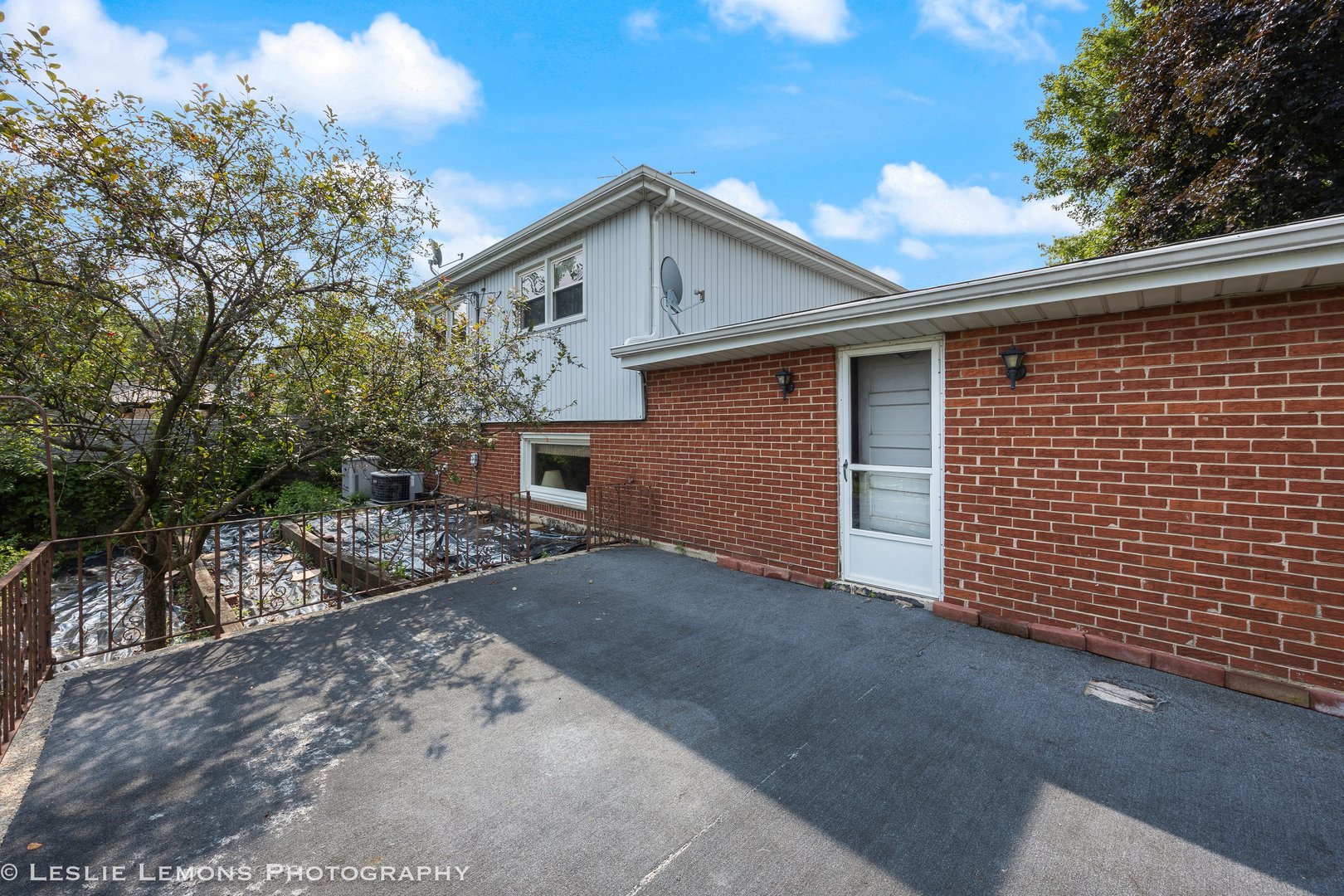 8830 W 92nd Place, Hickory Hills, IL 60457