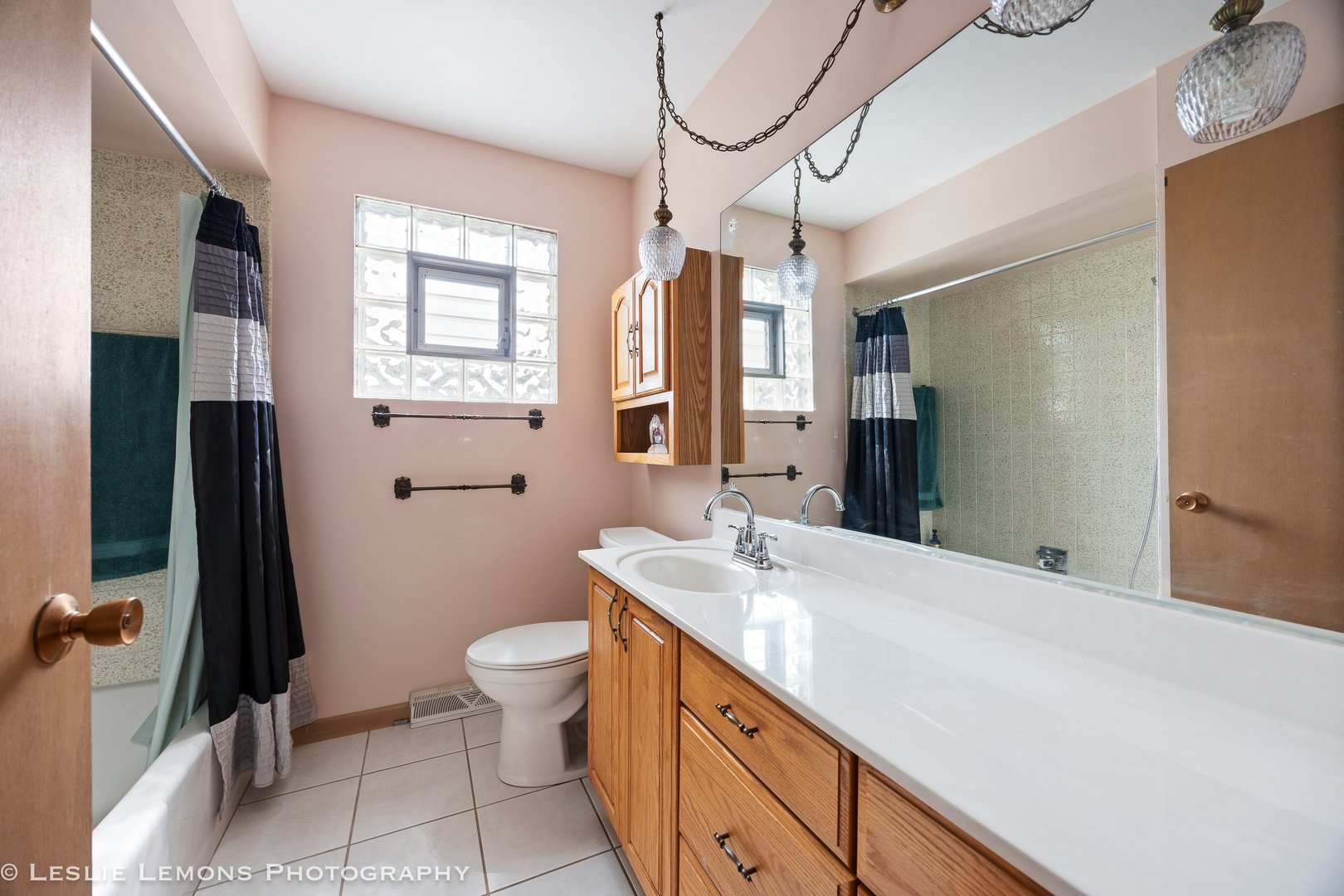 8830 W 92nd Place, Hickory Hills, IL 60457