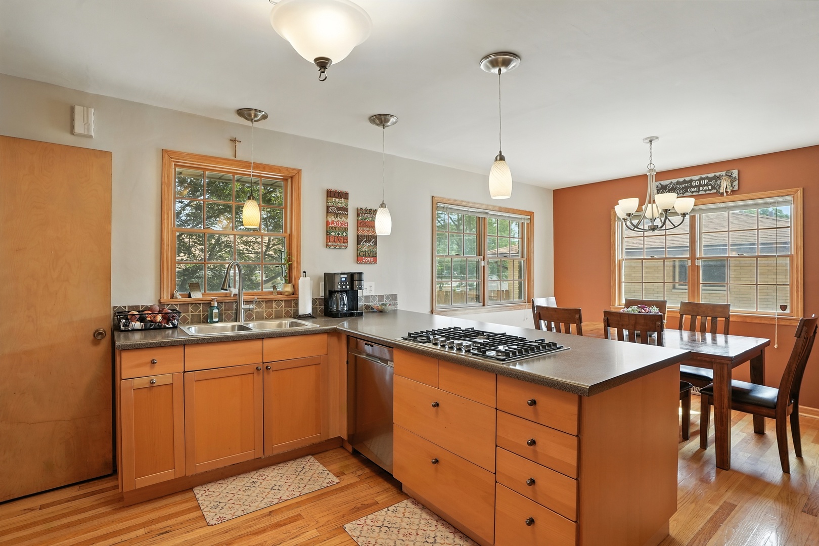 901 Ridgeway Avenue, Munster, IN 46321