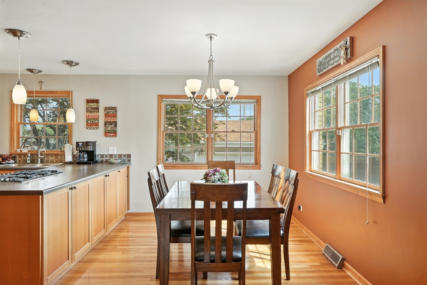 901 Ridgeway Avenue, Munster, IN 46321