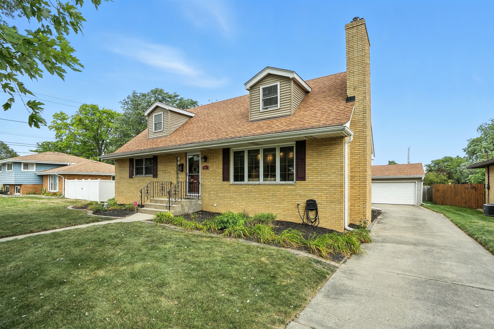 901 Ridgeway Avenue, Munster, IN 46321