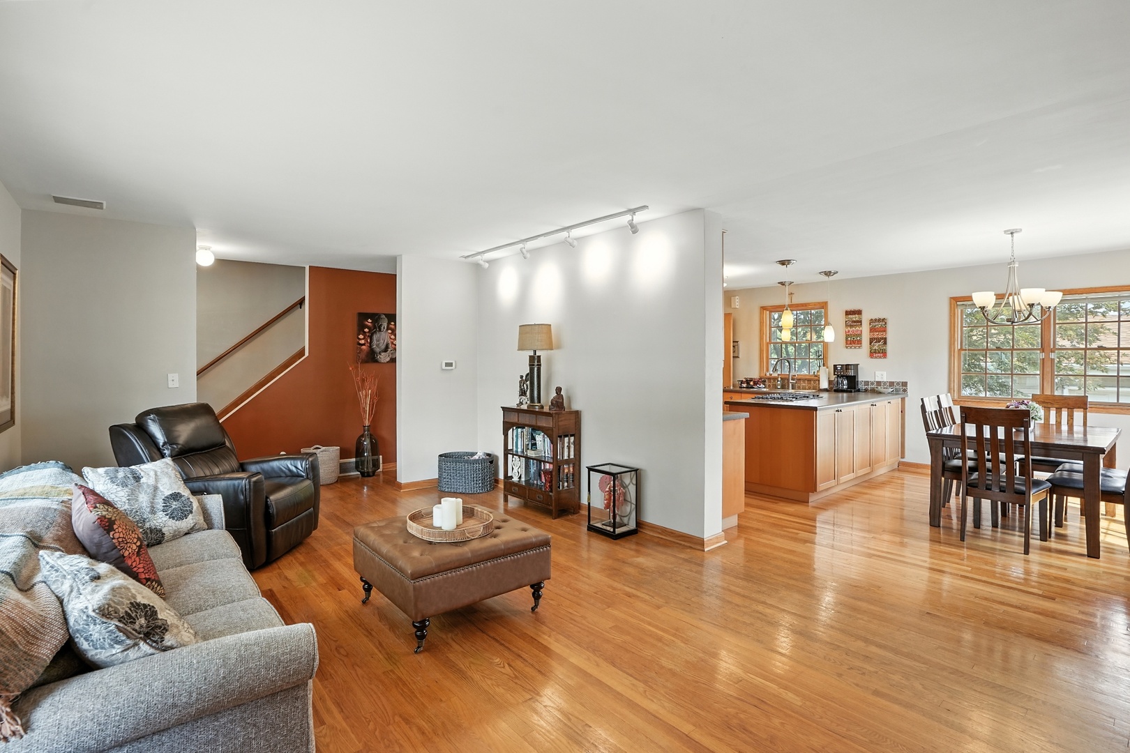 901 Ridgeway Avenue, Munster, IN 46321