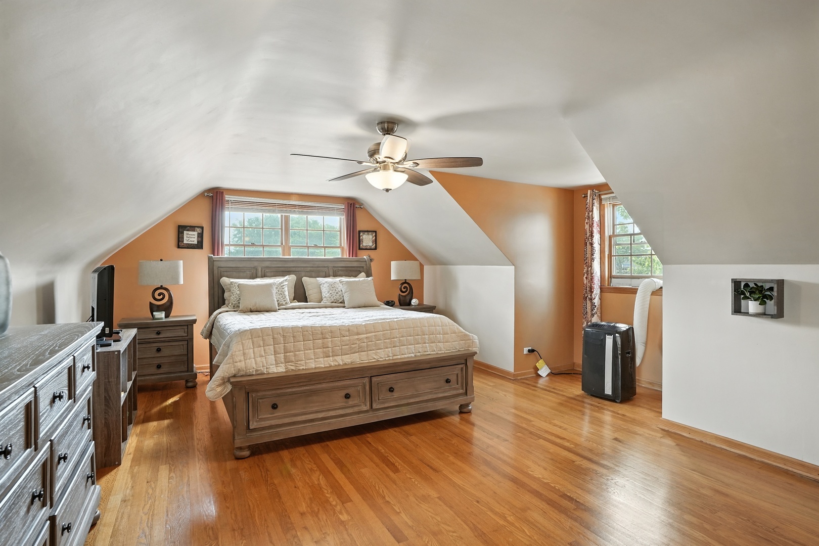 901 Ridgeway Avenue, Munster, IN 46321