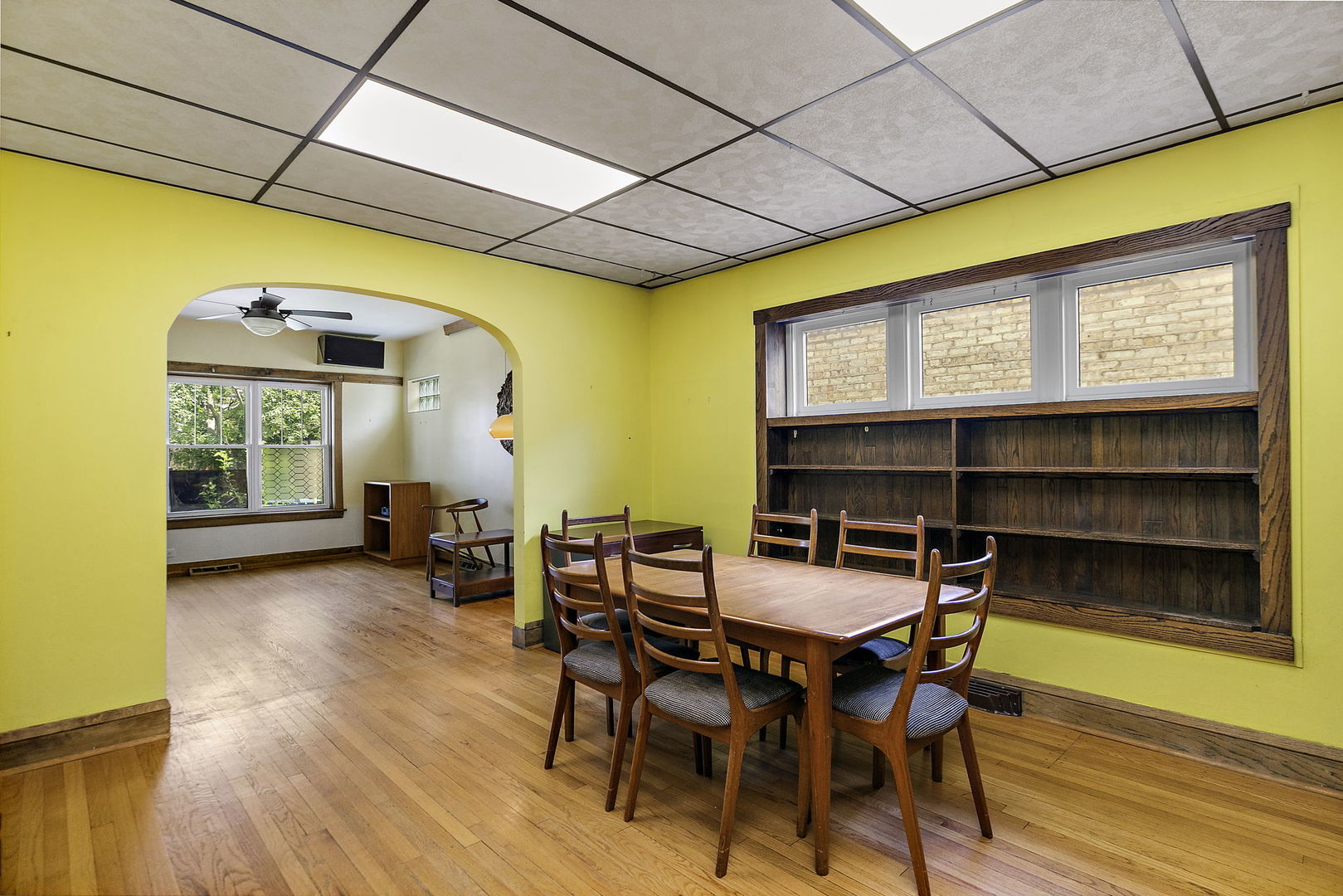 6145 W Grace Street, Chicago, IL 60634