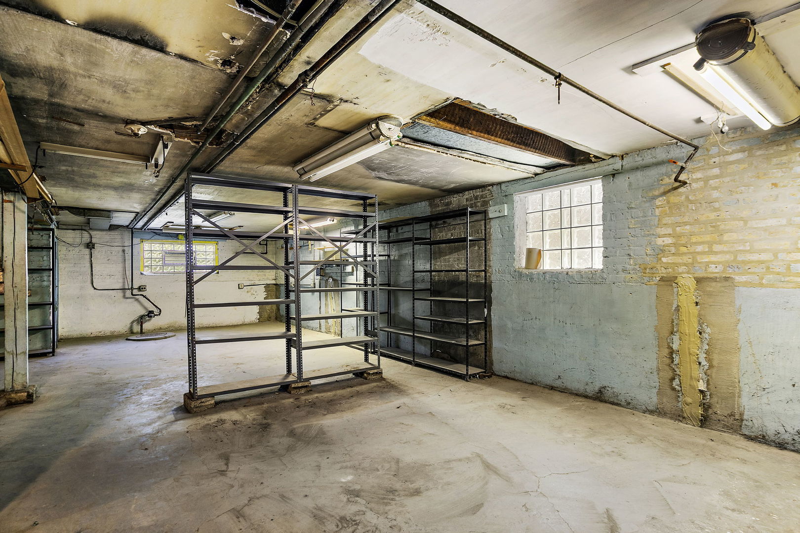6145 W Grace Street, Chicago, IL 60634