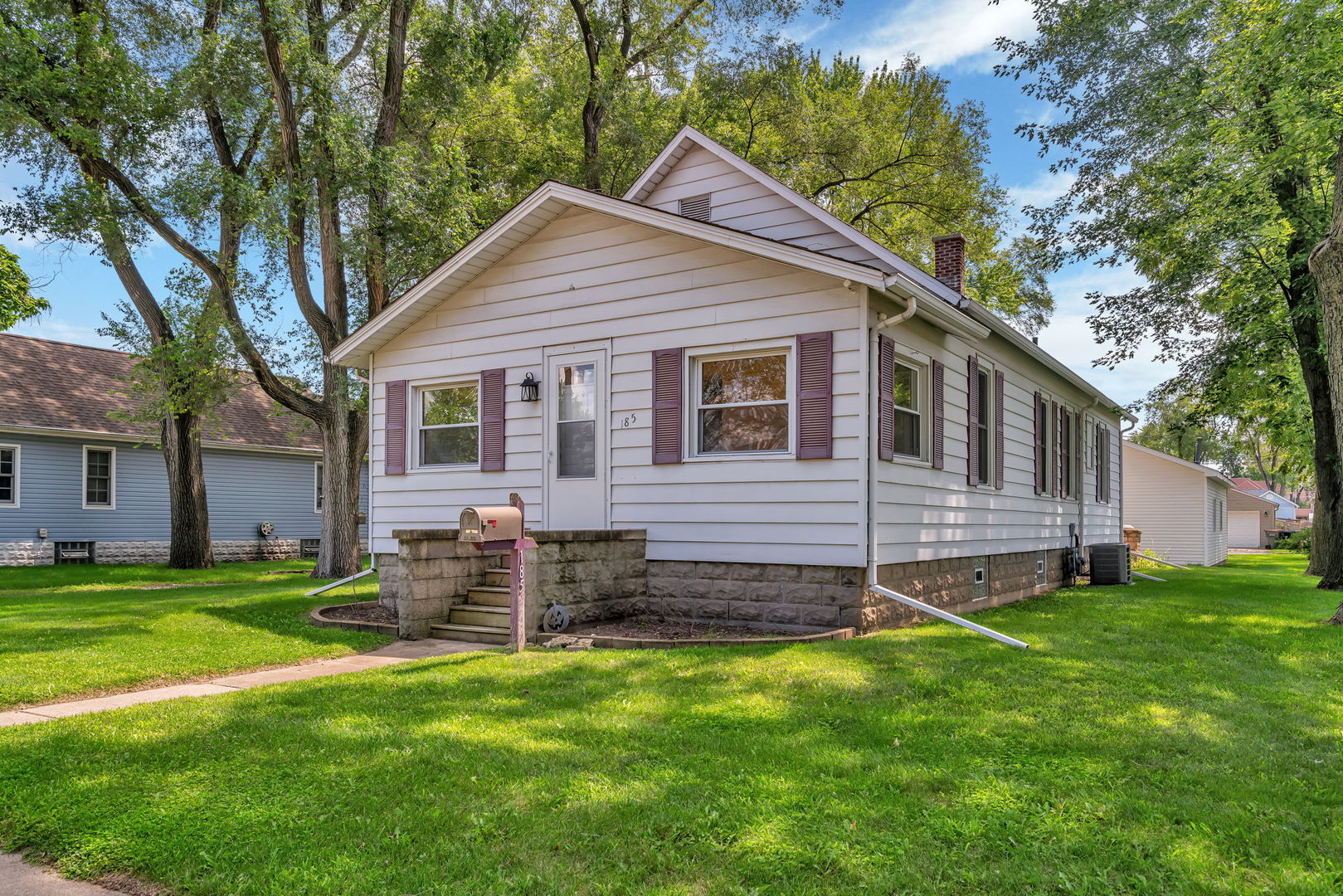 185 E Division Street, Coal City, IL 60416