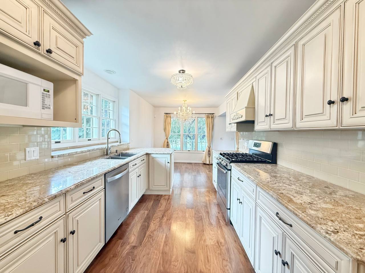 1303 Flowerfield Court, Naperville, IL 60565