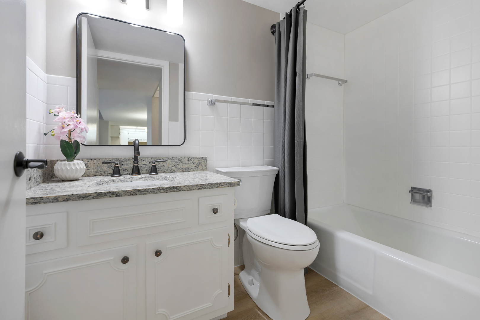 2900 Maple Avenue #17E, Downers Grove, IL 60515