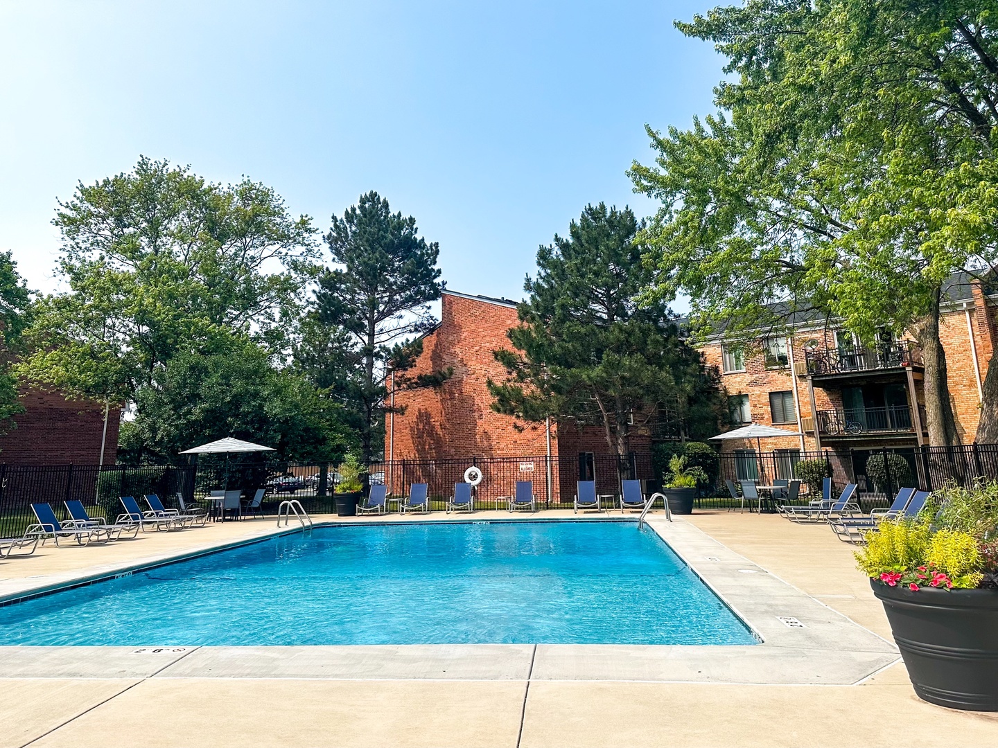 4400 W Lake Avenue #210B, Glenview, IL 60026