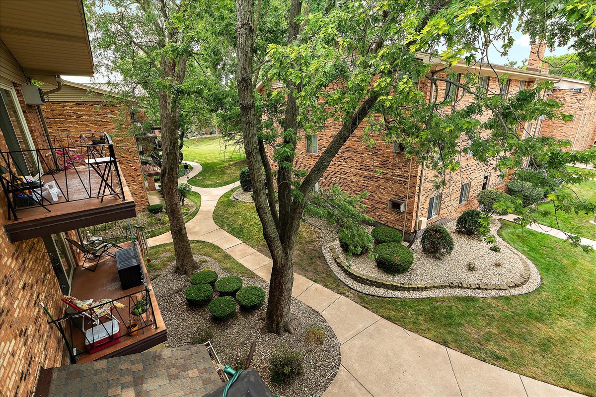 14004 Waterbury Drive #1106, Crestwood, IL 60418