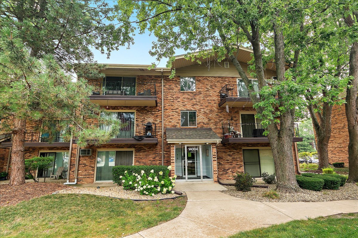 14004 Waterbury Drive #1106, Crestwood, IL 60418