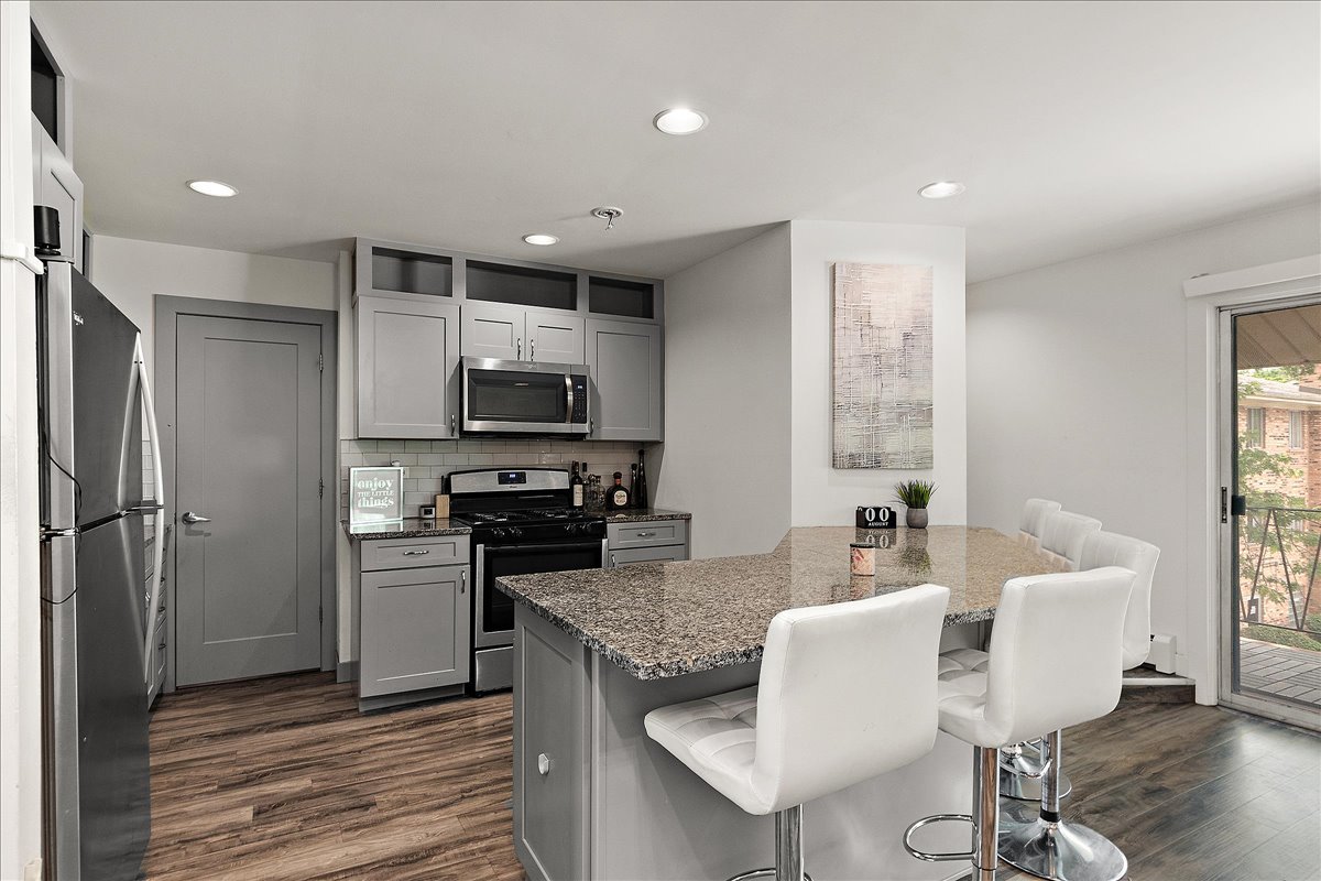 14004 Waterbury Drive #1106, Crestwood, IL 60418