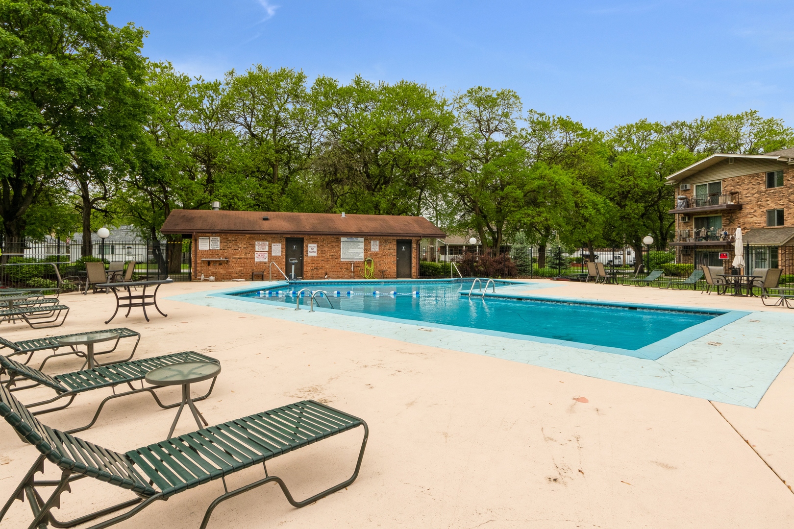 14004 Waterbury Drive #1106, Crestwood, IL 60418