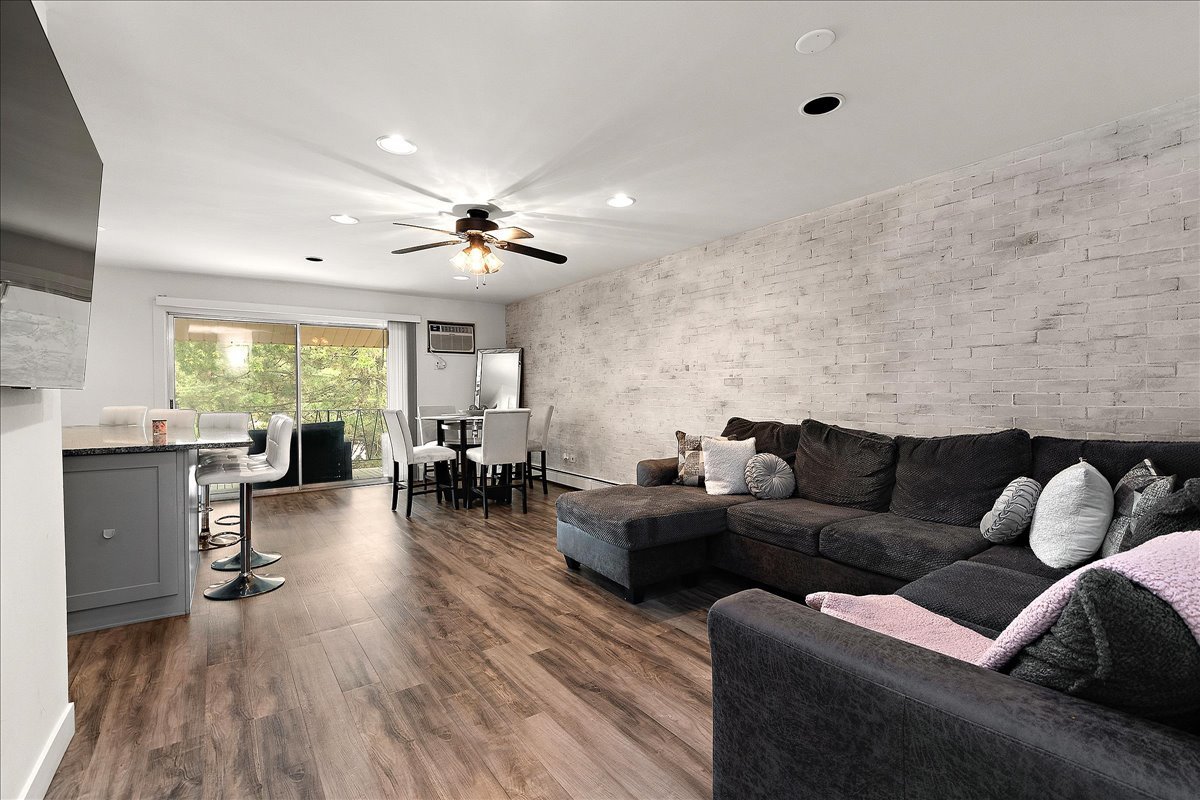 14004 Waterbury Drive #1106, Crestwood, IL 60418