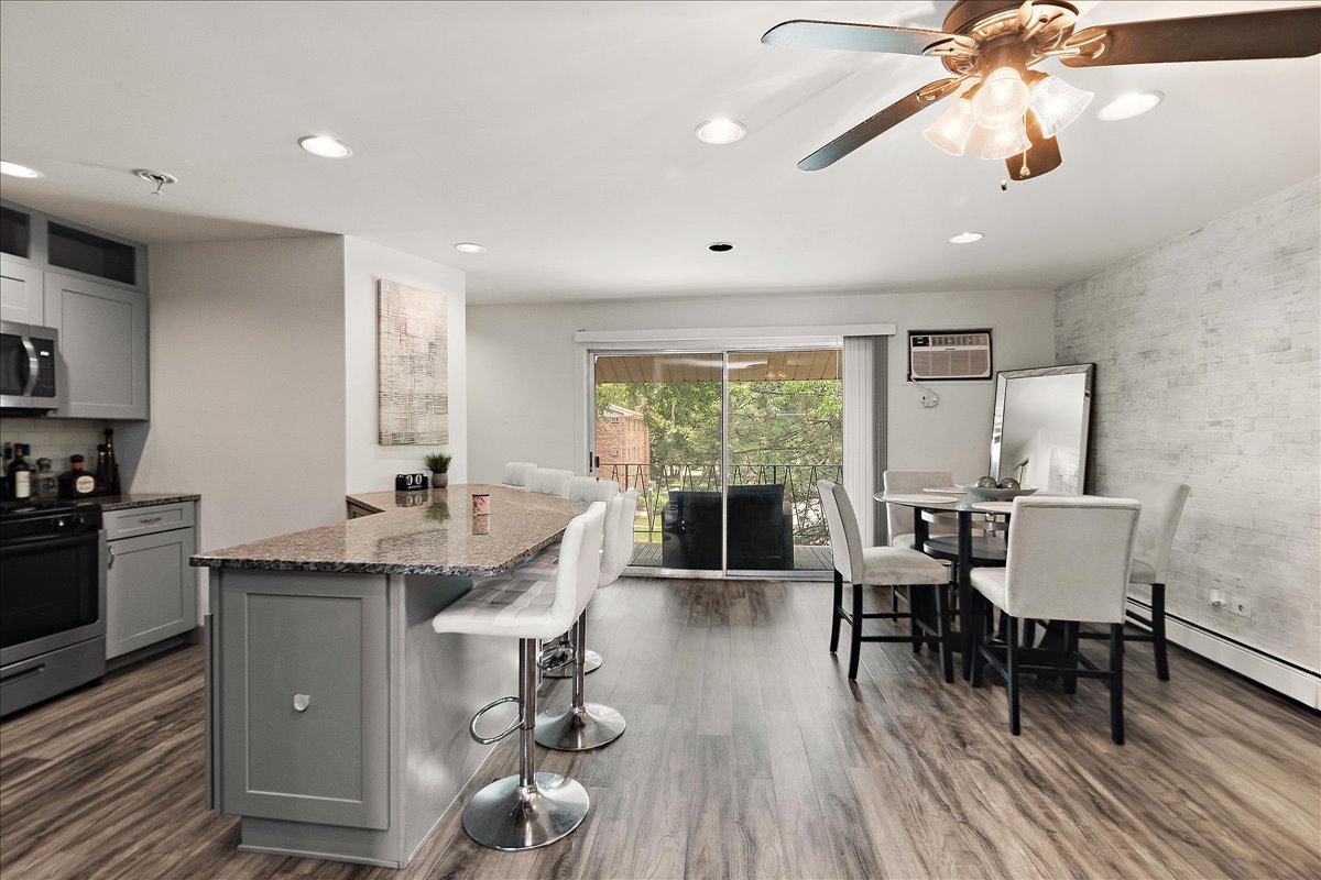 14004 Waterbury Drive #1106, Crestwood, IL 60418