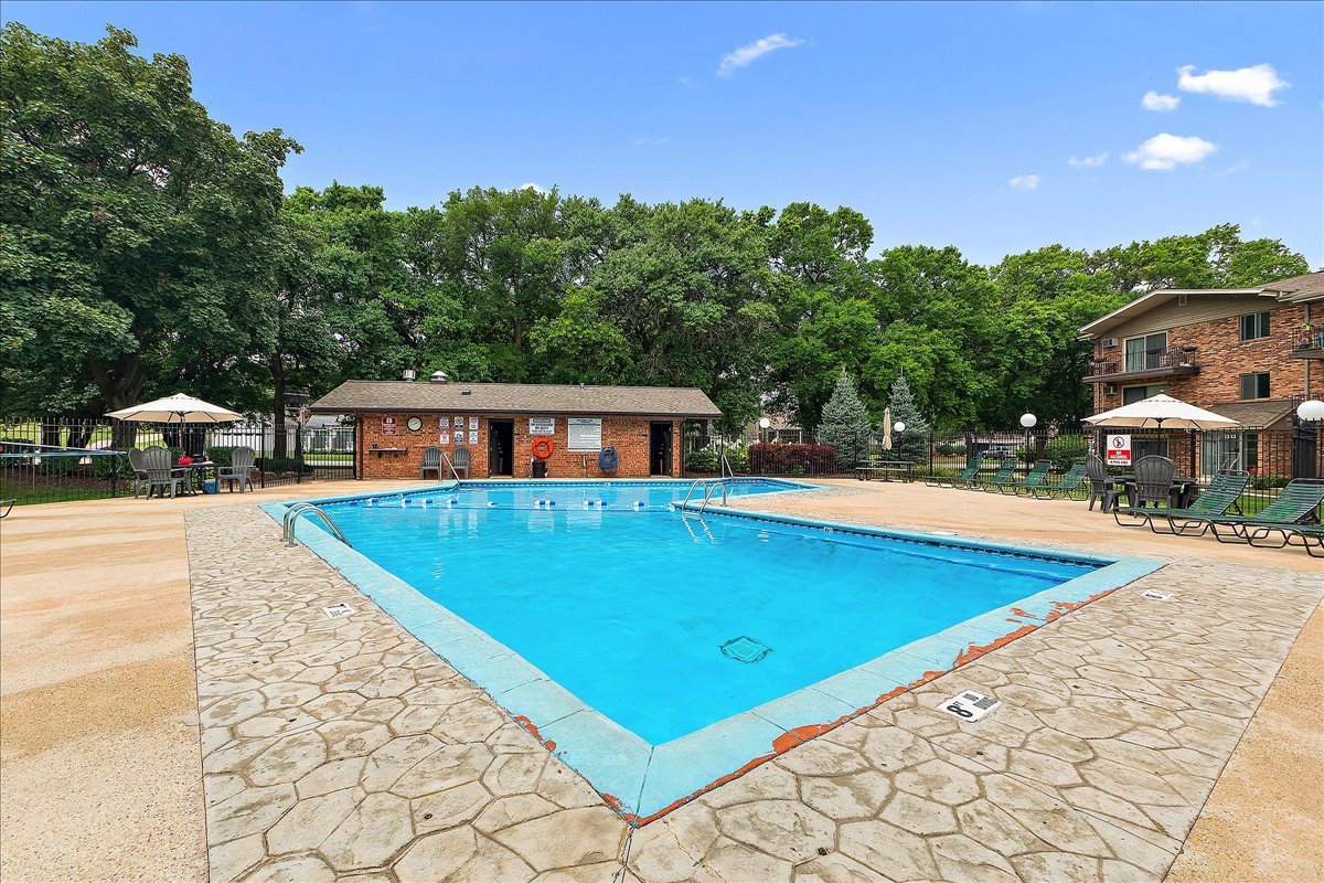 14004 Waterbury Drive #1106, Crestwood, IL 60418