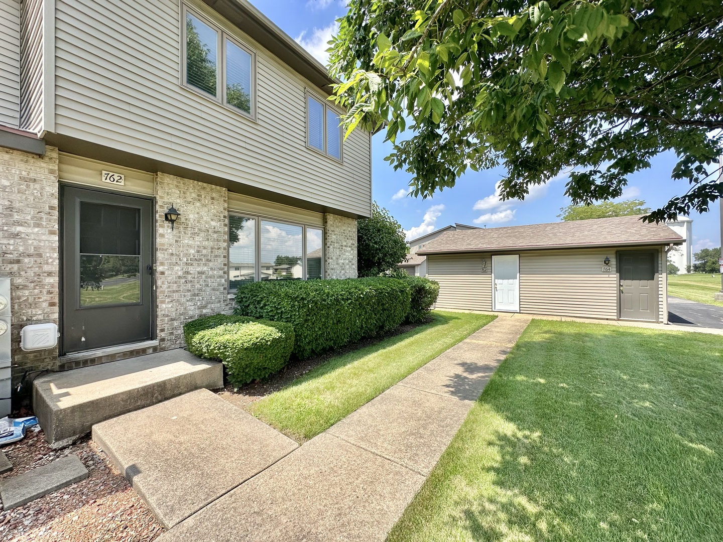 762 LAKE Road, New Lenox, IL 60451